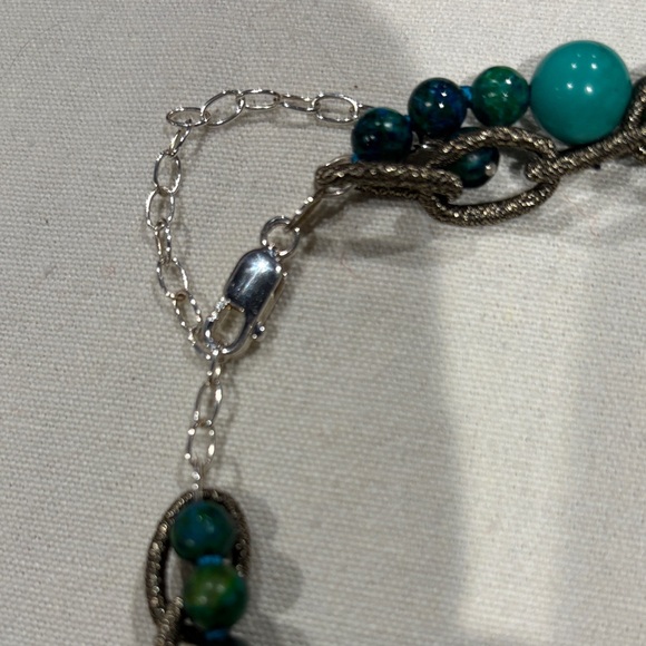 Elegant Turquoise and Silver Necklace - Picture 2 of 3